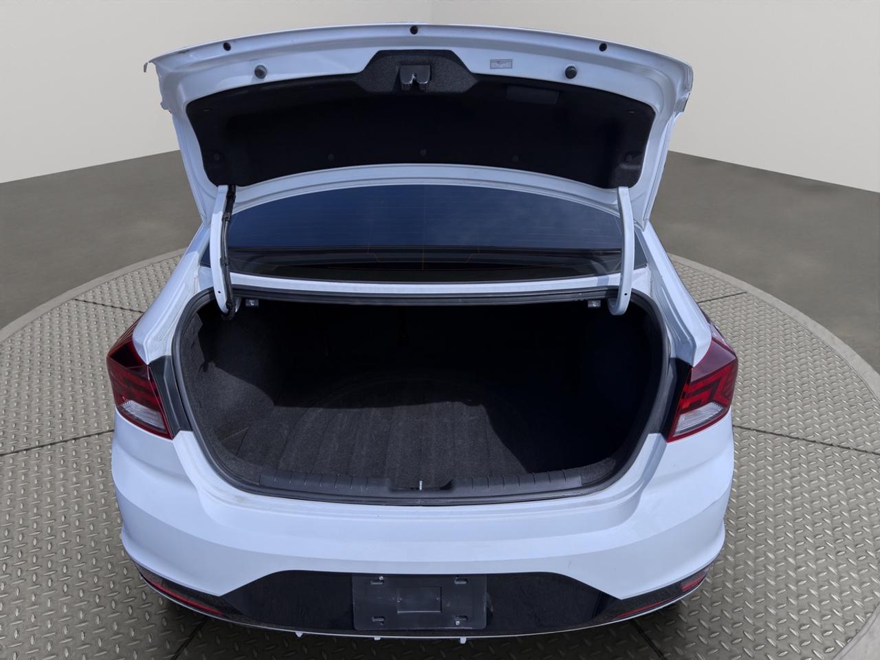 2020 Hyundai Elantra Limited Photo