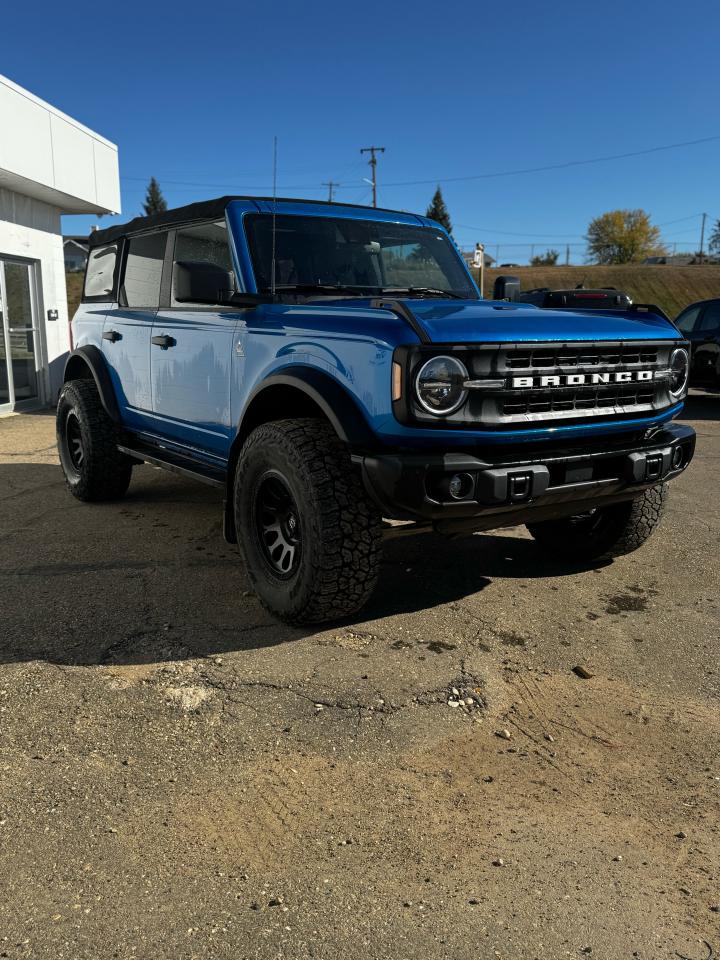 2022 Ford Bronco Black Diamond Photo1