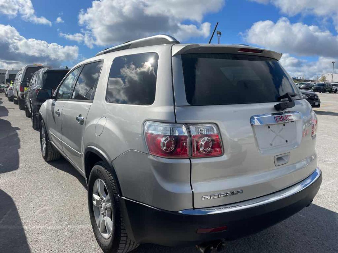 2008 GMC Acadia SLE - Photo #6