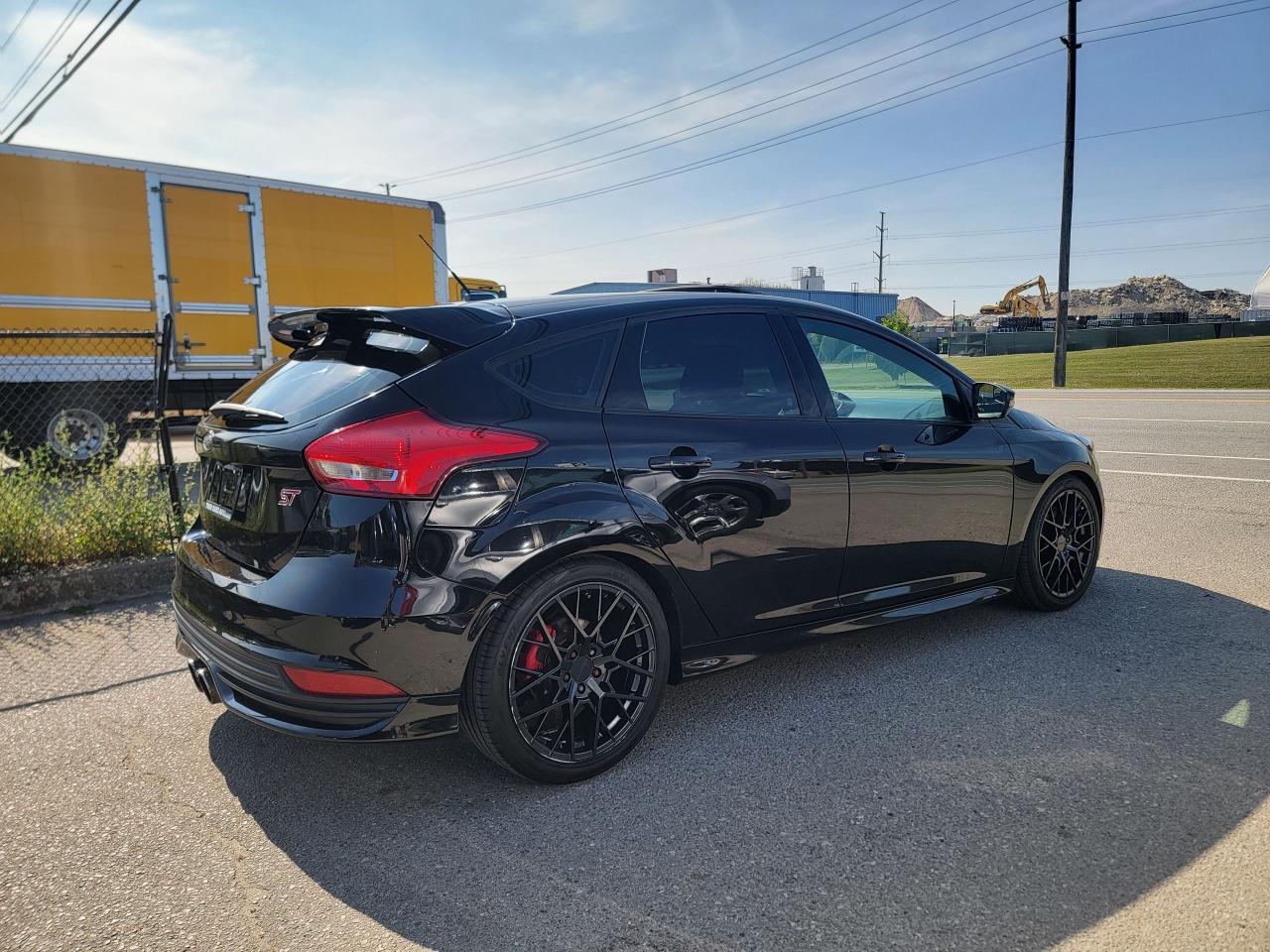 2018 Ford Focus ST Photo3