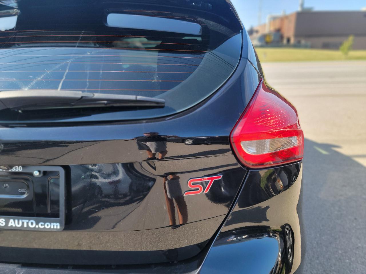 2018 Ford Focus ST - Photo #5