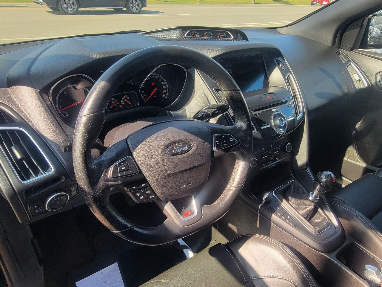 2018 Ford Focus ST - Photo #9