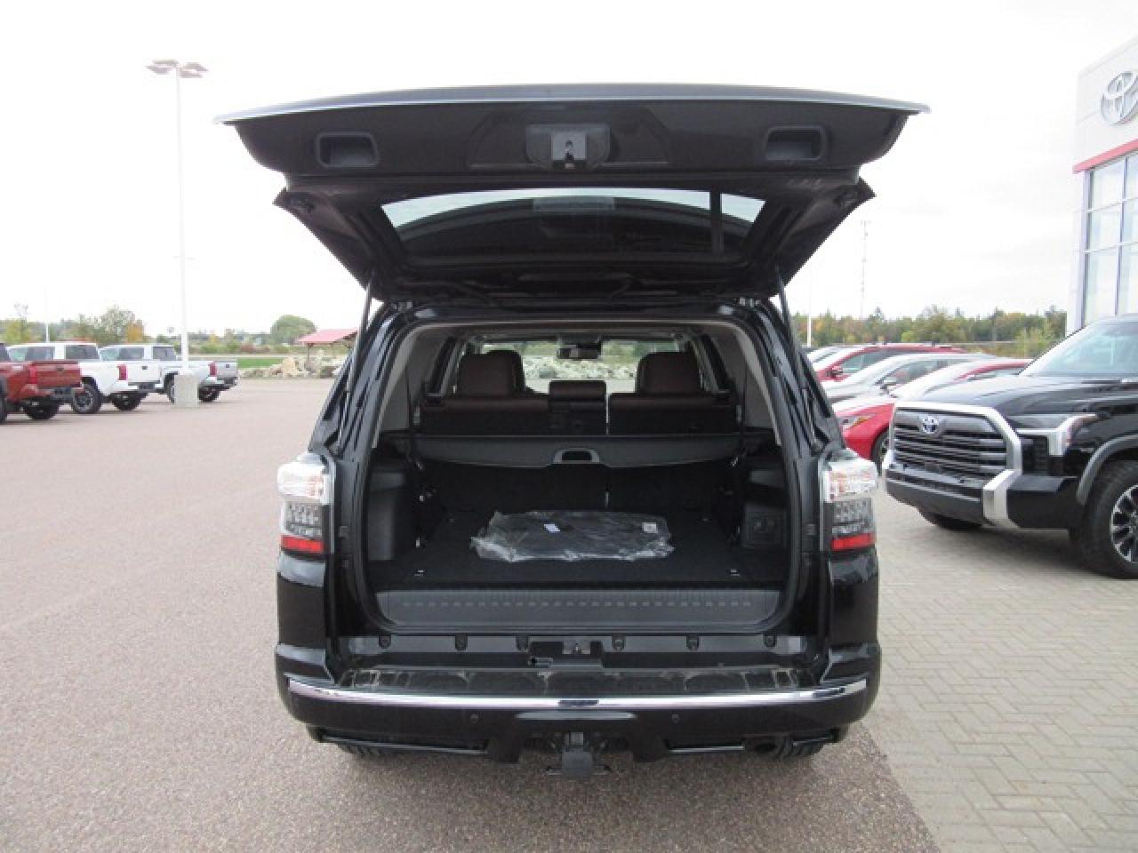 2022 Toyota 4Runner BASE Photo4