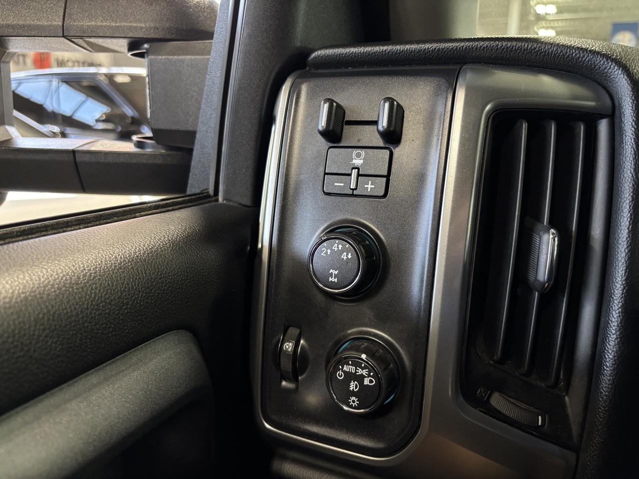 2016 Chevrolet Silverado 2500 HD LT|DURAMAX|AWD|CREW|NAV|BOSE|LEATHER|6SEATER|+++ - Photo #16