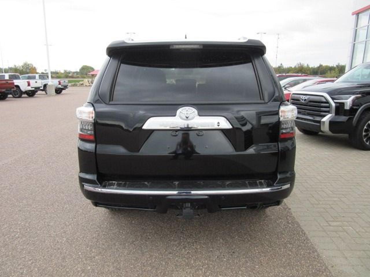 2022 Toyota 4Runner BASE - Photo #4