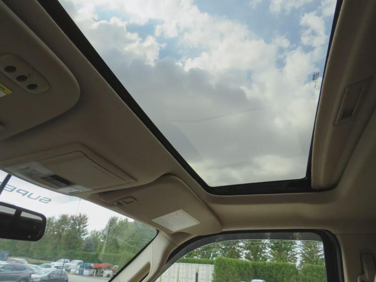 2015 Ford F-250 Super Duty SRW Lariat (**LOW KM!!**SAFETY/CERTIFIED**EXCELLENT CONDITION!!**DIESEL!!**RUNNING BOARDS**TOW HITCH**ALLOY RIMS**LEATHER**LOADED!!**HEATED SEATS**REVERSE CAMERA**CRUISE CONTROL**BLUETOOTH**) Photo