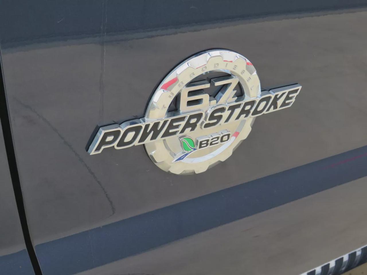 2015 Ford F-250 Super Duty SRW Lariat | Low Km | Safety Certified | Excellent Condition | Diesel | Running Boards | Tow Hitch | Alloy Rims | Leather | Loaded!! | Heated Seats | Reverse Camera | Cruise Control | Bluetooth | Photo