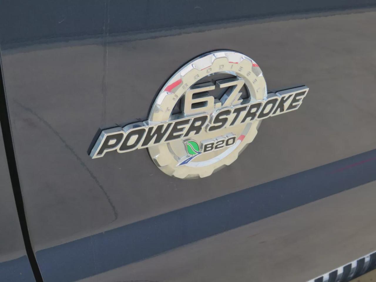 2015 Ford F-250 Super Duty SRW Lariat (**LOW KM!!**SAFETY/CERTIFIED**EXCELLENT CONDITION!!**DIESEL!!**RUNNING BOARDS**TOW HITCH**ALLOY RIMS**LEATHER**LOADED!!**HEATED SEATS**REVERSE CAMERA**CRUISE CONTROL**BLUETOOTH**) Photo