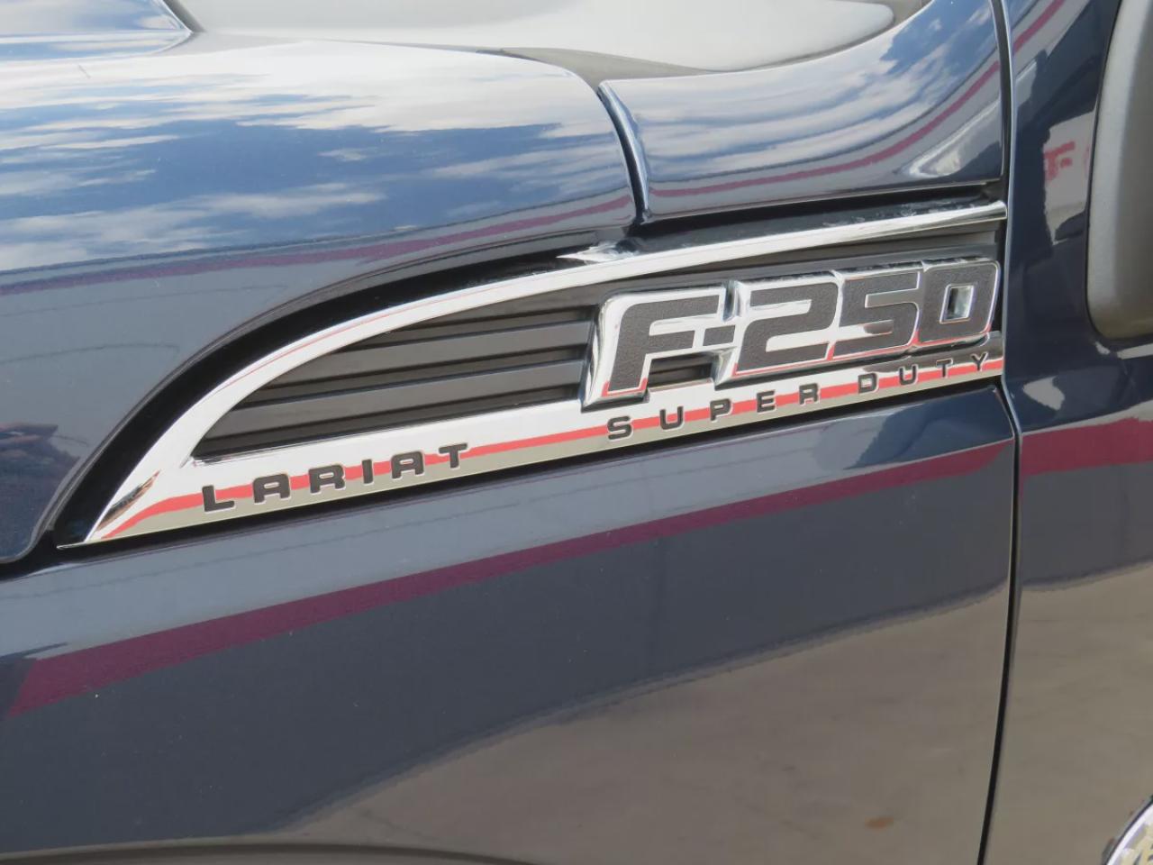 2015 Ford F-250 Super Duty SRW Lariat (**LOW KM!!**SAFETY/CERTIFIED**EXCELLENT CONDITION!!**DIESEL!!**RUNNING BOARDS**TOW HITCH**ALLOY RIMS**LEATHER**LOADED!!**HEATED SEATS**REVERSE CAMERA**CRUISE CONTROL**BLUETOOTH**) Photo