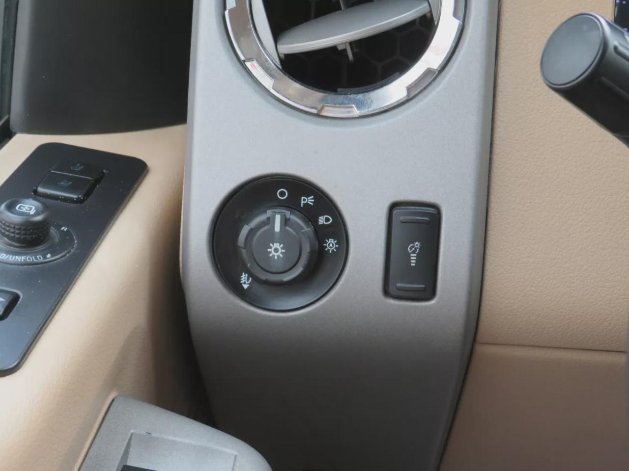 2015 Ford F-250 Super Duty SRW Lariat (**LOW KM!!**SAFETY/CERTIFIED**EXCELLENT CONDITION!!**DIESEL!!**RUNNING BOARDS**TOW HITCH**ALLOY RIMS**LEATHER**LOADED!!**HEATED SEATS**REVERSE CAMERA**CRUISE CONTROL**BLUETOOTH**) Photo