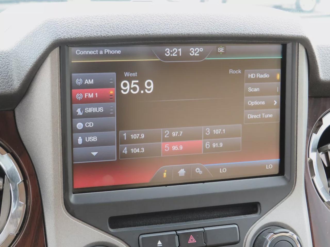 2015 Ford F-250 Super Duty SRW Lariat | Low Km | Safety Certified | Excellent Condition | Diesel | Running Boards | Tow Hitch | Alloy Rims | Leather | Loaded!! | Heated Seats | Reverse Camera | Cruise Control | Bluetooth | Photo