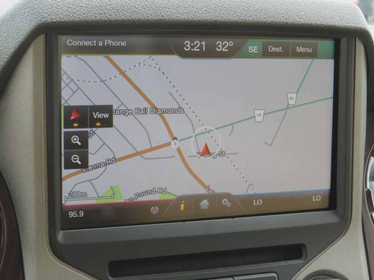 2015 Ford F-250 Super Duty SRW Lariat | Low Km | Safety Certified | Excellent Condition | Diesel | Running Boards | Tow Hitch | Alloy Rims | Leather | Loaded!! | Heated Seats | Reverse Camera | Cruise Control | Bluetooth | Photo