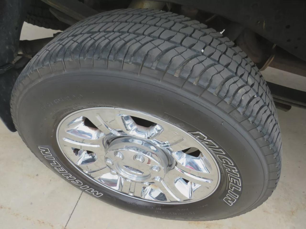 2015 Ford F-250 Super Duty SRW Lariat | Low Km | Safety Certified | Excellent Condition | Diesel | Running Boards | Tow Hitch | Alloy Rims | Leather | Loaded!! | Heated Seats | Reverse Camera | Cruise Control | Bluetooth | Photo