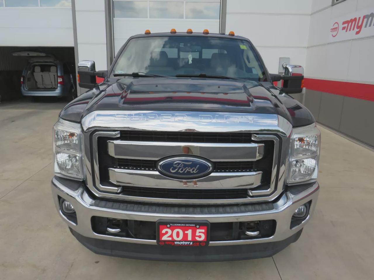 2015 Ford F-250 Super Duty SRW Lariat | Low Km | Safety Certified | Excellent Condition | Diesel | Running Boards | Tow Hitch | Alloy Rims | Leather | Loaded | Heated Seats | Reverse Camera | Cruise Control | Bluetooth Photo