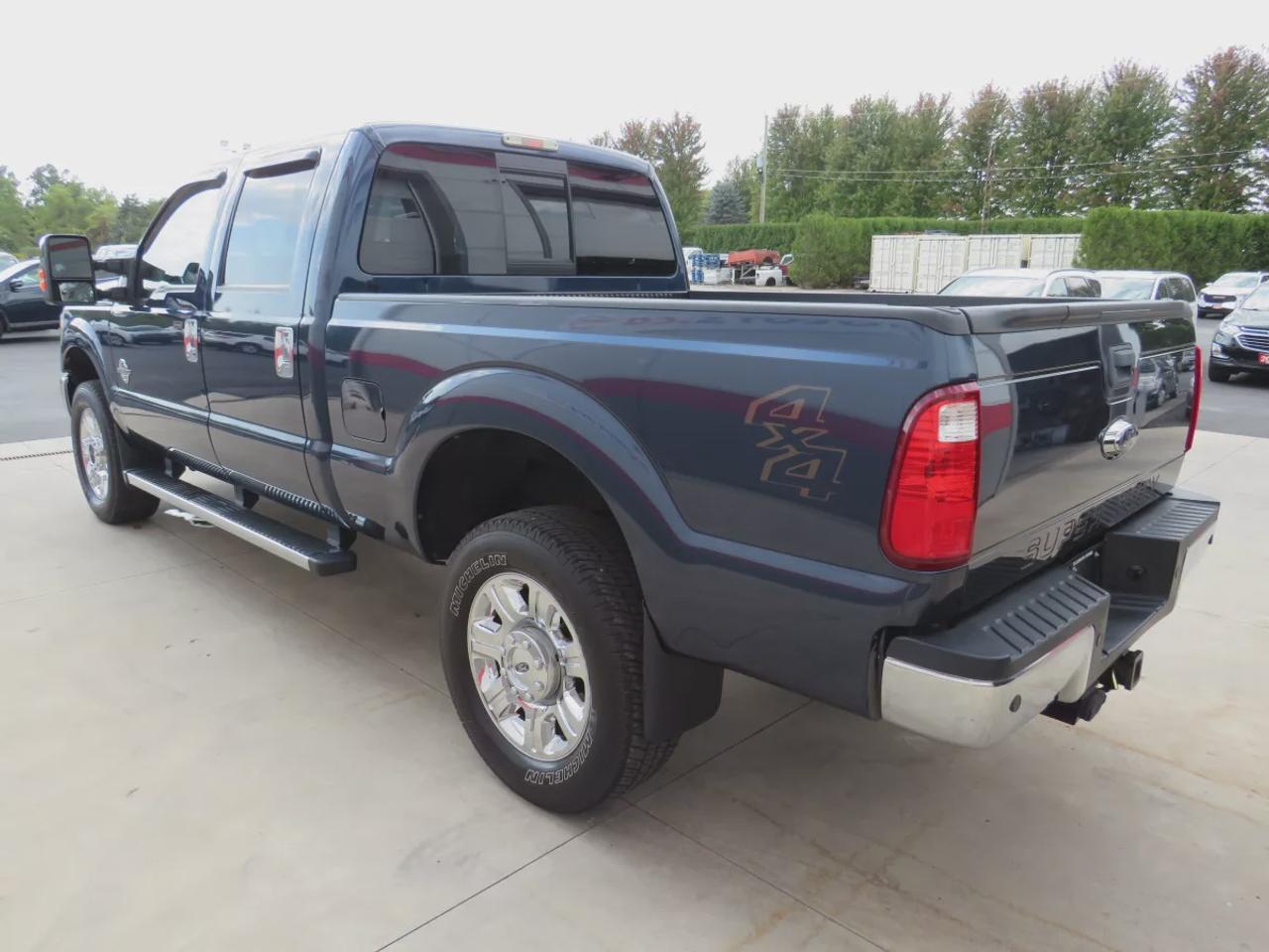 2015 Ford F-250 Super Duty SRW Lariat | Low Km | Safety Certified | Excellent Condition | Diesel | Running Boards | Tow Hitch | Alloy Rims | Leather | Loaded | Heated Seats | Reverse Camera | Cruise Control | Bluetooth Photo