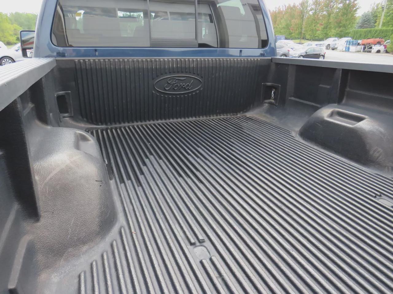 2015 Ford F-250 Super Duty SRW Lariat | Low Km | Safety Certified | Excellent Condition | Diesel | Running Boards | Tow Hitch | Alloy Rims | Leather | Loaded | Heated Seats | Reverse Camera | Cruise Control | Bluetooth Photo
