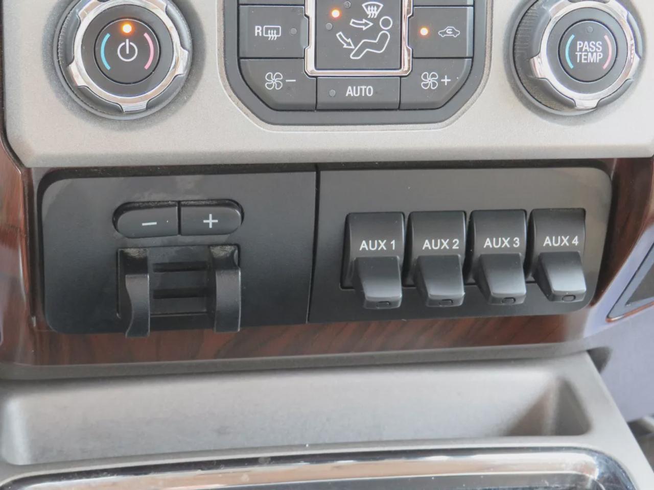 2015 Ford F-250 Super Duty SRW Lariat | Low Km | Safety Certified | Excellent Condition | Diesel | Running Boards | Tow Hitch | Alloy Rims | Leather | Loaded | Heated Seats | Reverse Camera | Cruise Control | Bluetooth Photo