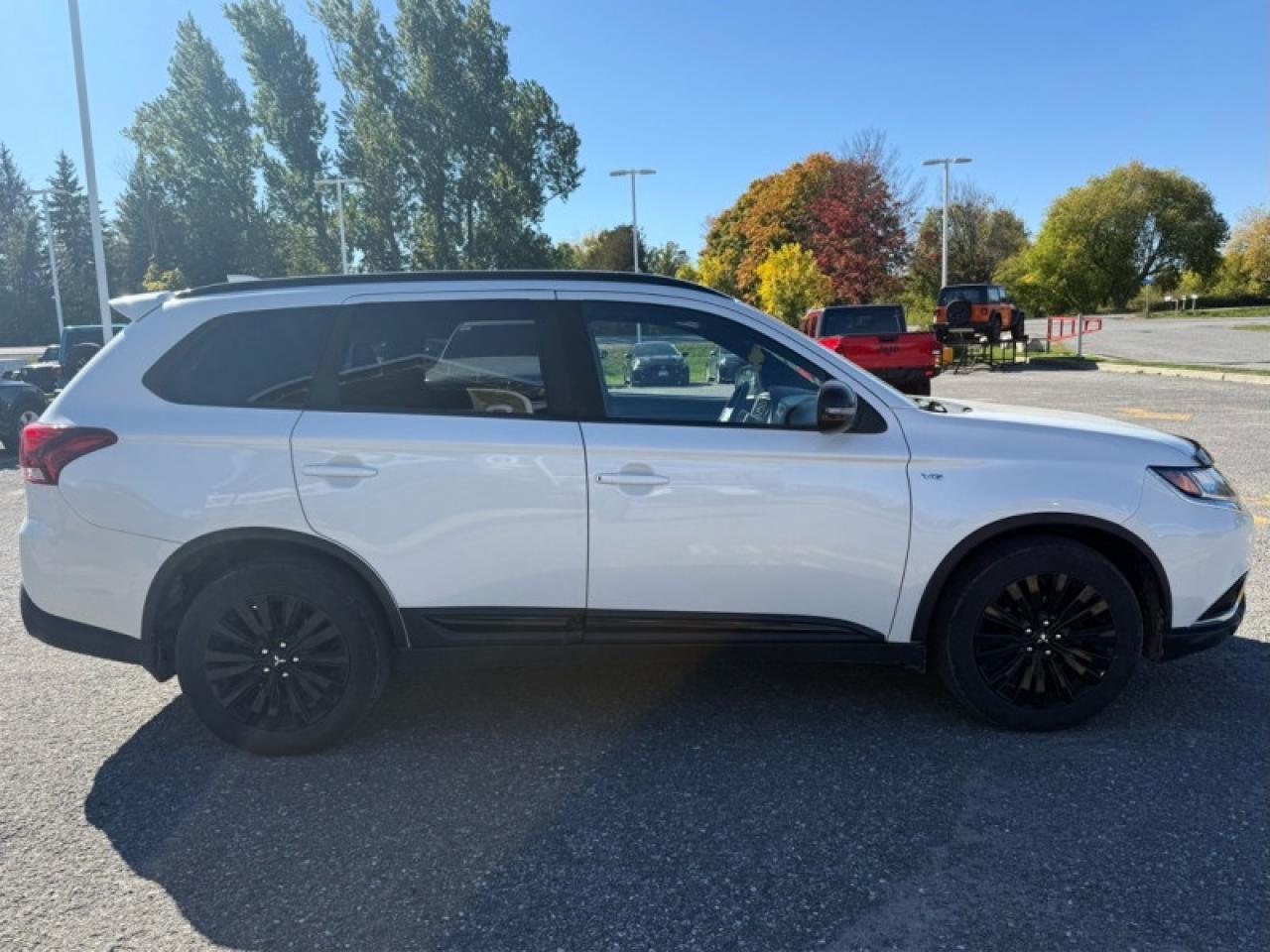 2020 Mitsubishi Outlander  Photo4