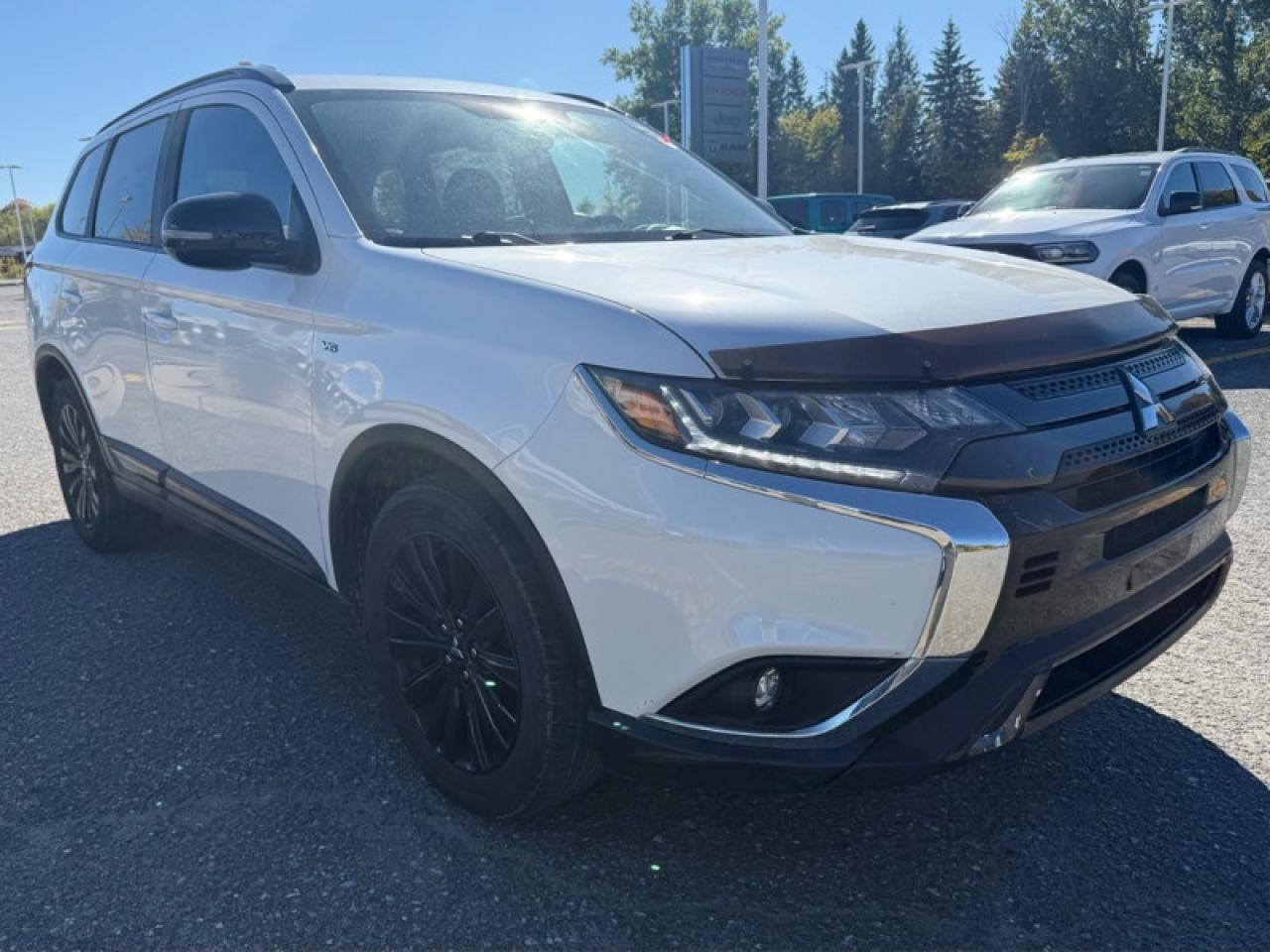 2020 Mitsubishi Outlander  Photo3