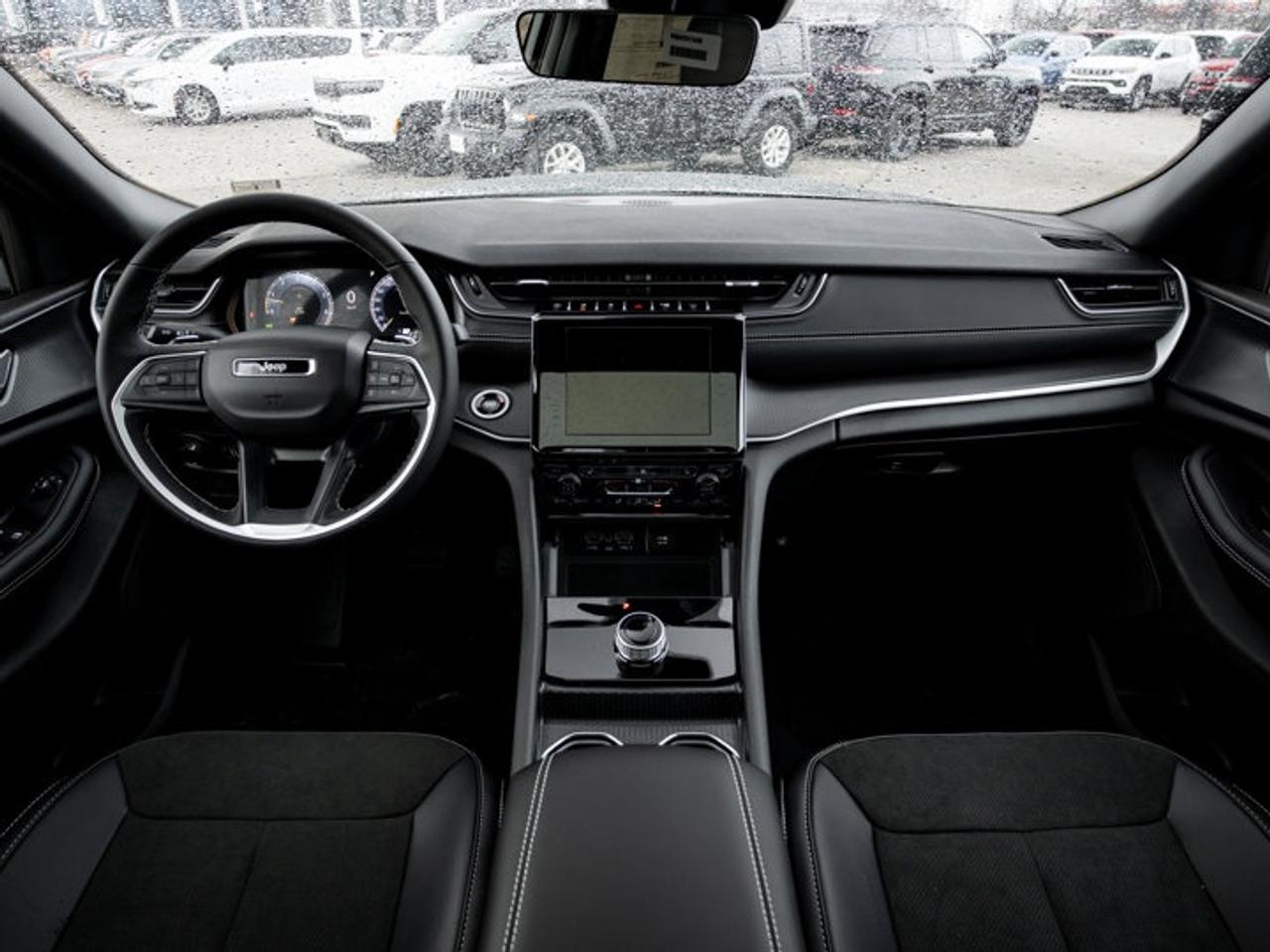 2025 Jeep Grand Cherokee Altitude Photo