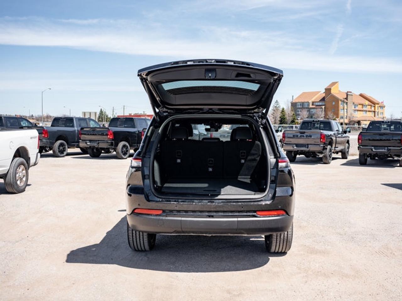 2025 Jeep Grand Cherokee Altitude Photo