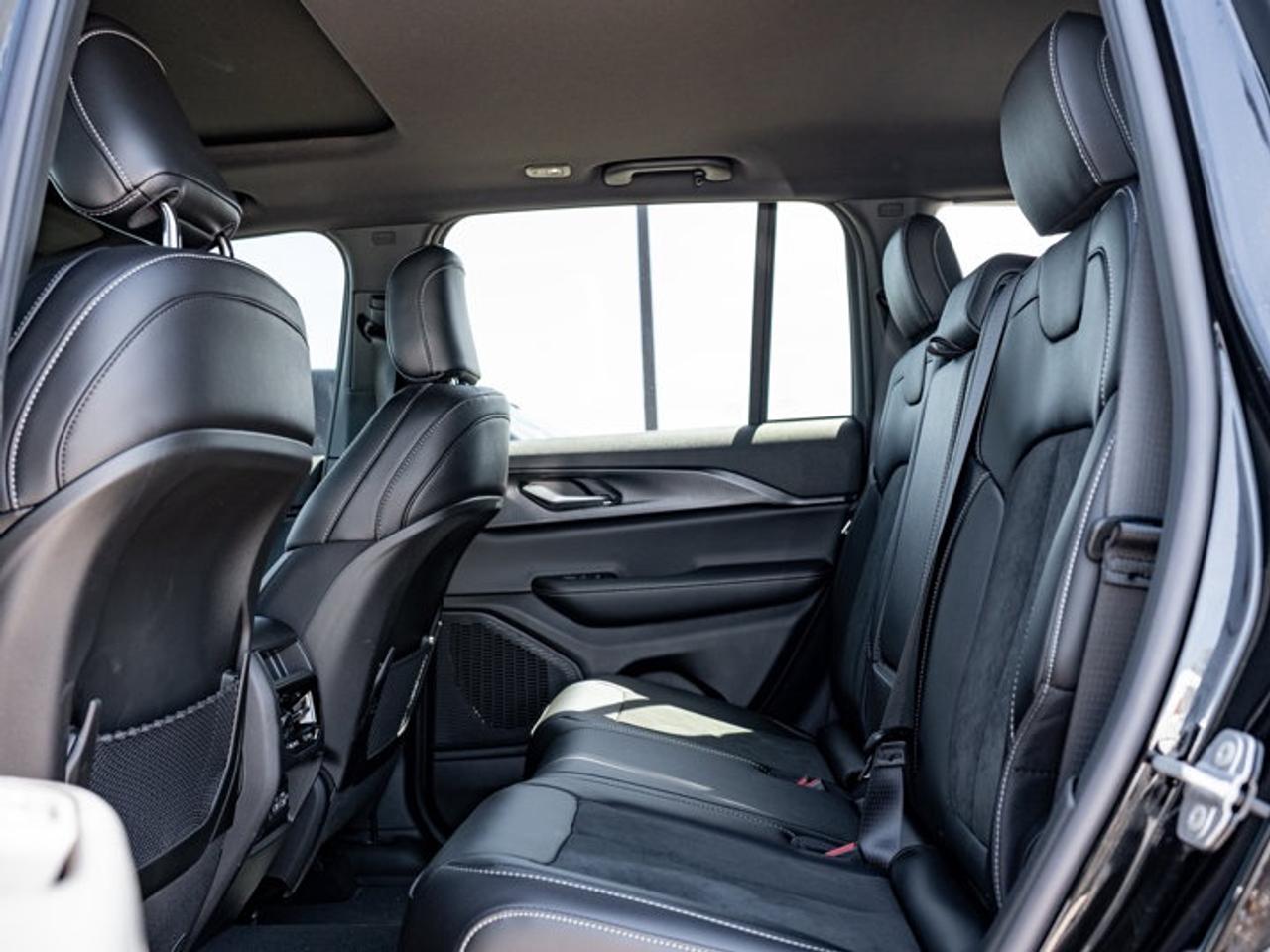 2025 Jeep Grand Cherokee Altitude Photo