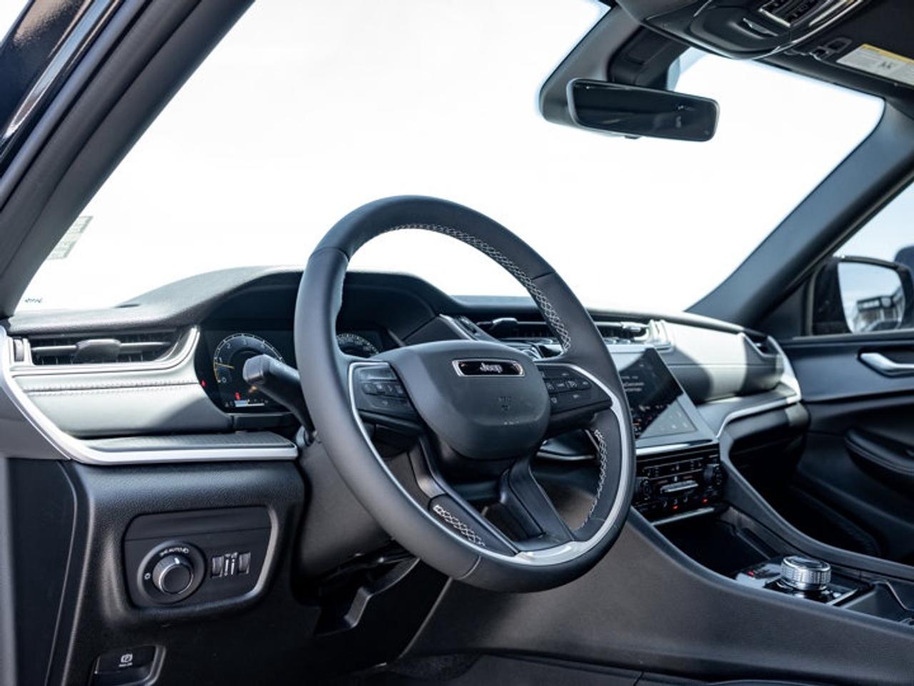 2025 Jeep Grand Cherokee Altitude Photo
