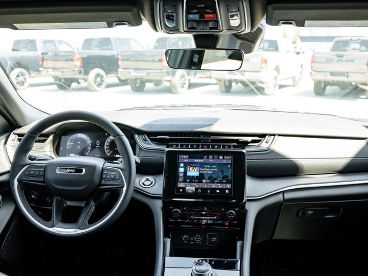2025 Jeep Grand Cherokee Altitude Photo