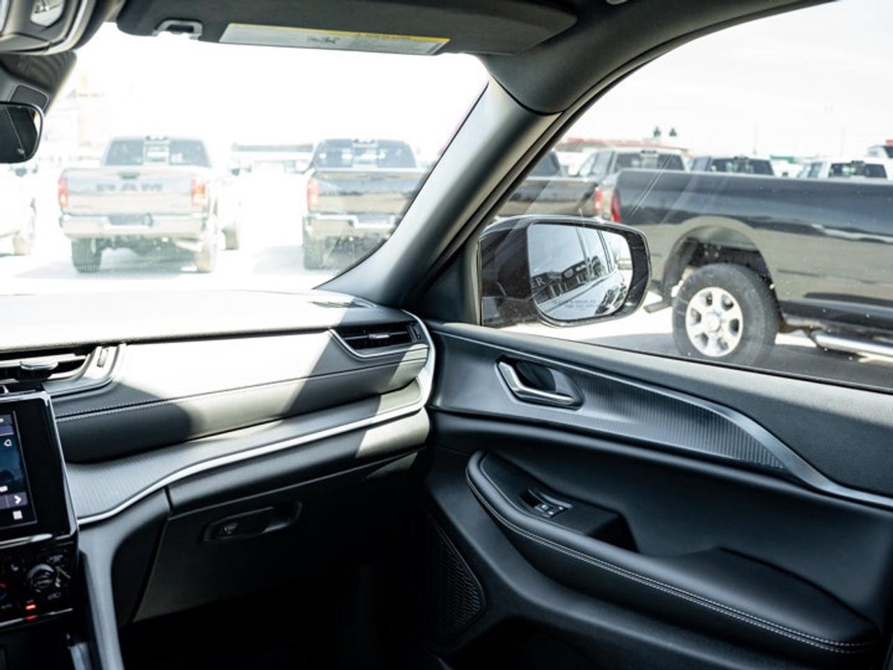 2025 Jeep Grand Cherokee Altitude Photo