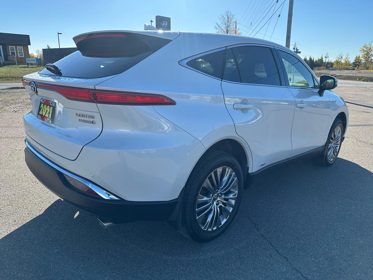 2021 Toyota Venza LIMITED AWD Photo4