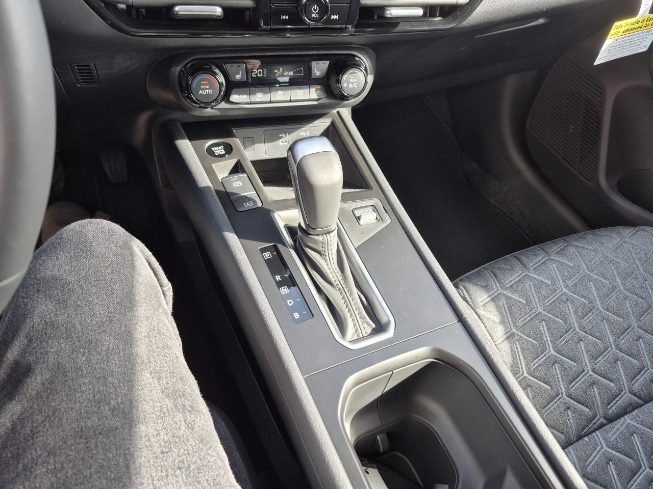 2026 Nissan Kicks SV FWD Photo26