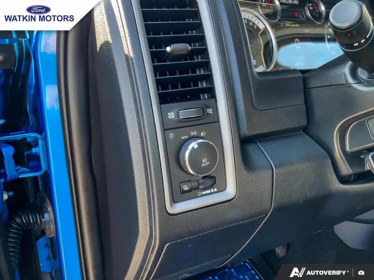 2021 RAM 1500 Classic EXPRESS CREW CAB 4X4 TRADESMAN Photo29