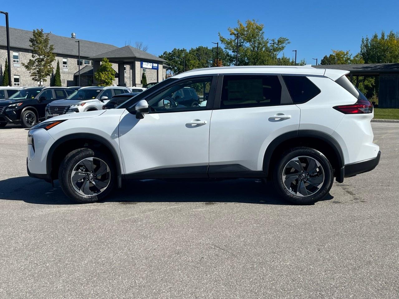 2026 Nissan Rogue AWD SV Moonroof Photo4