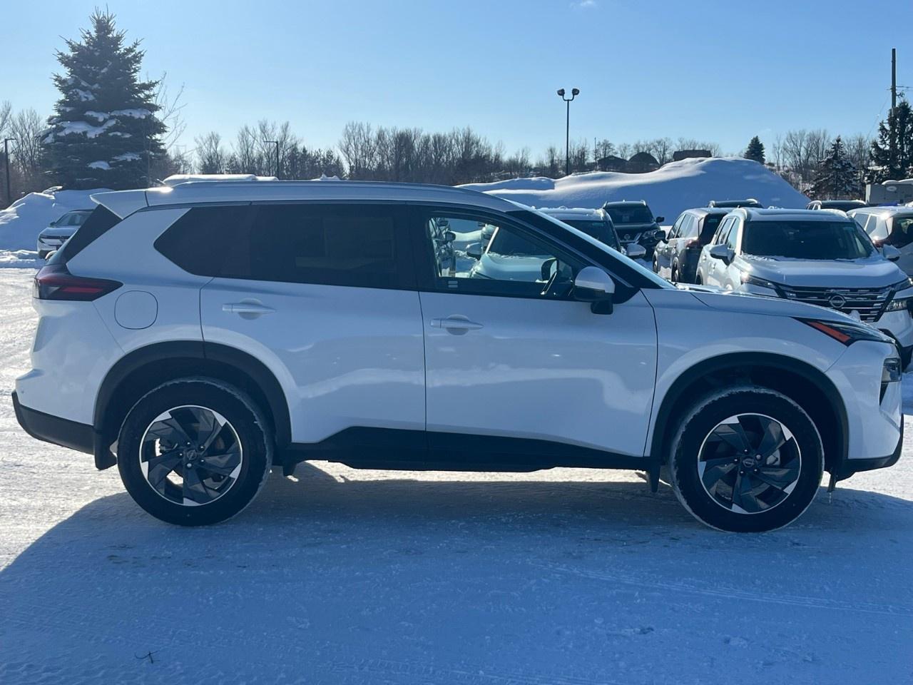 2026 Nissan Rogue AWD SV Moonroof Photo
