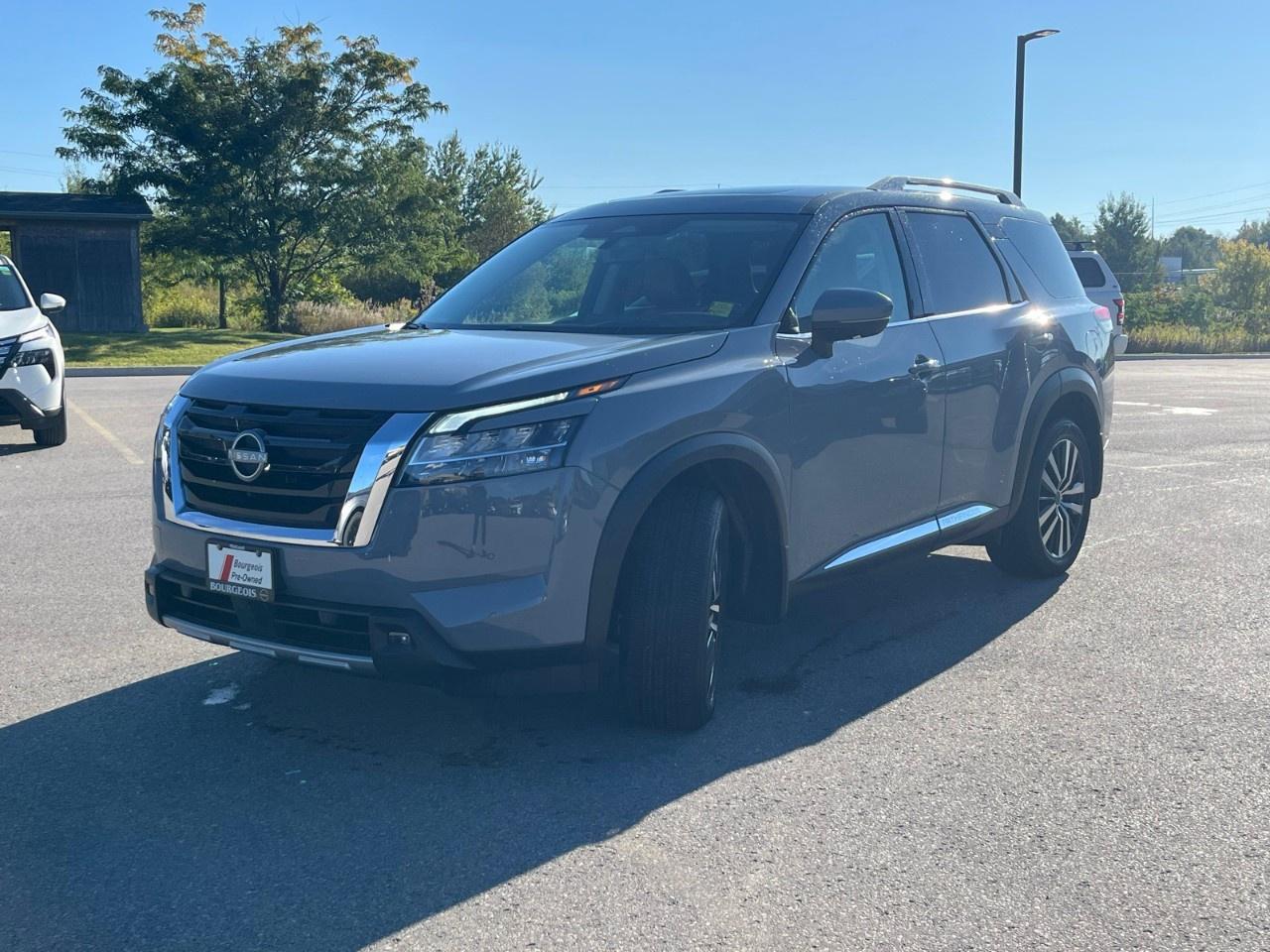 2024 Nissan Pathfinder Platinum 4WD Photo2