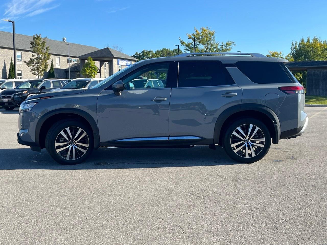 2024 Nissan Pathfinder Platinum 4WD Photo4