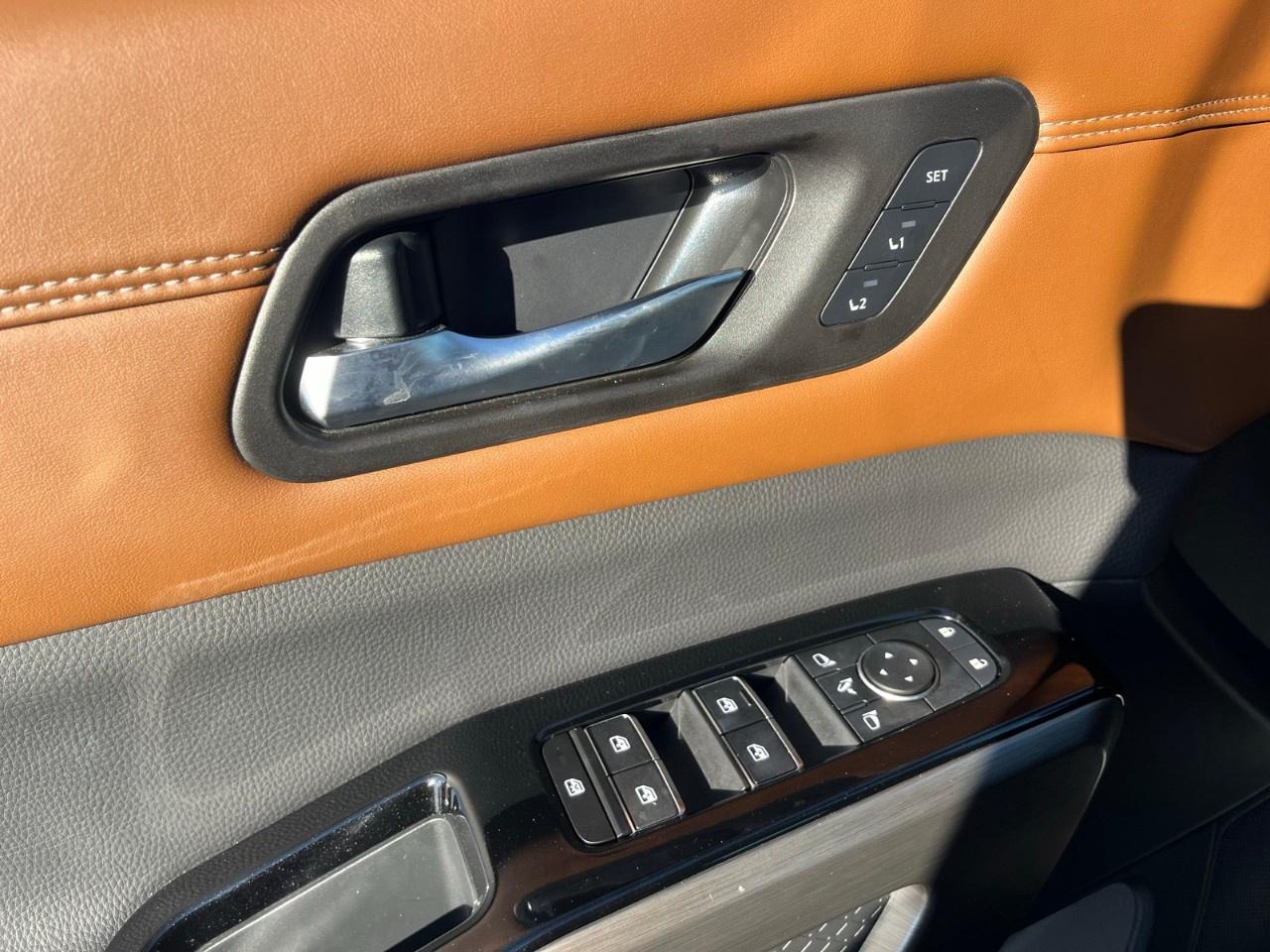 2024 Nissan Pathfinder Platinum 4WD Photo