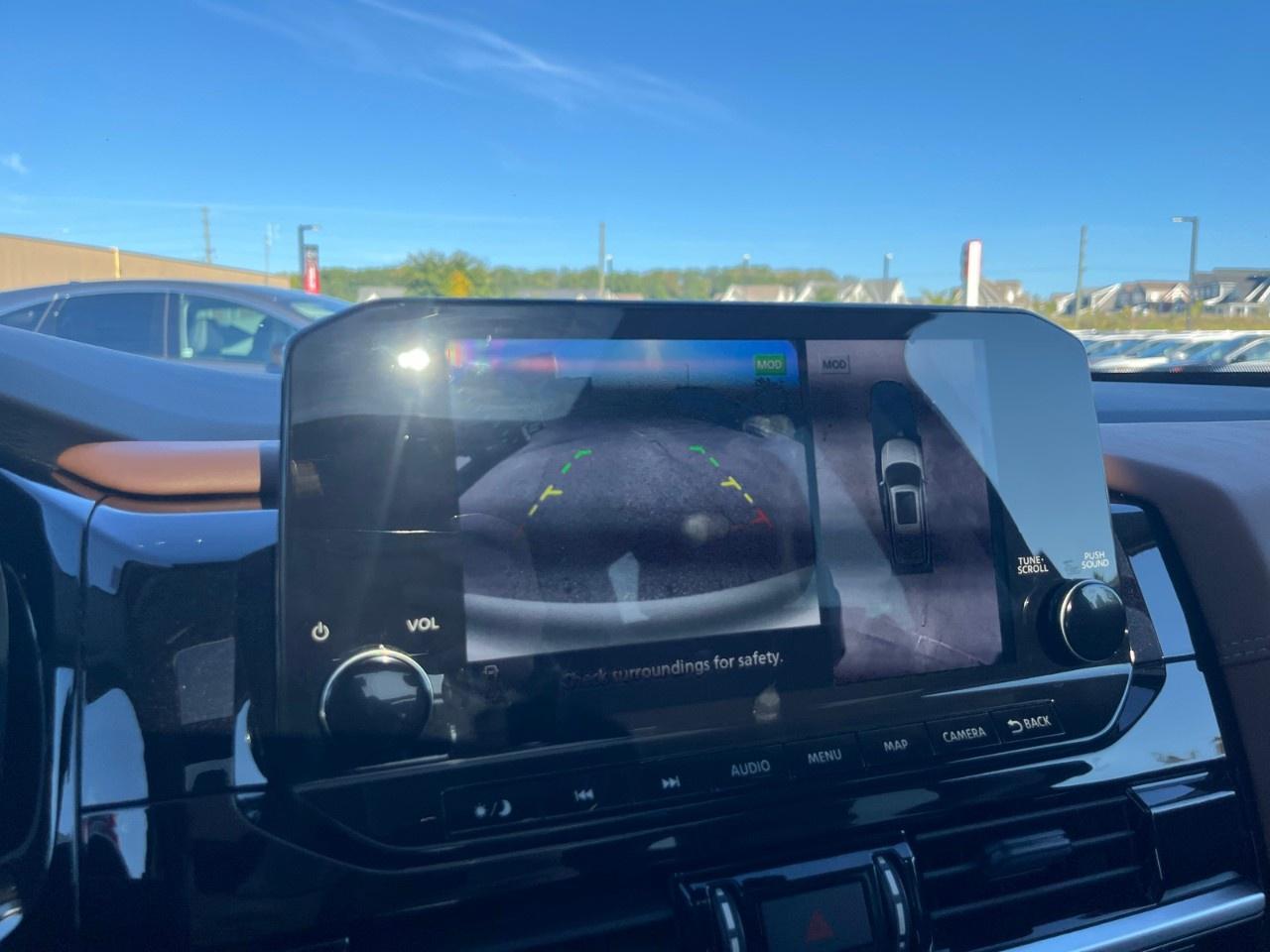 2024 Nissan Pathfinder Platinum 4WD Photo