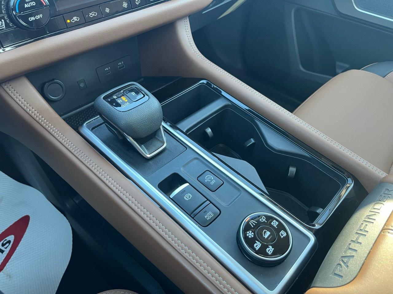 2024 Nissan Pathfinder Platinum 4WD Photo