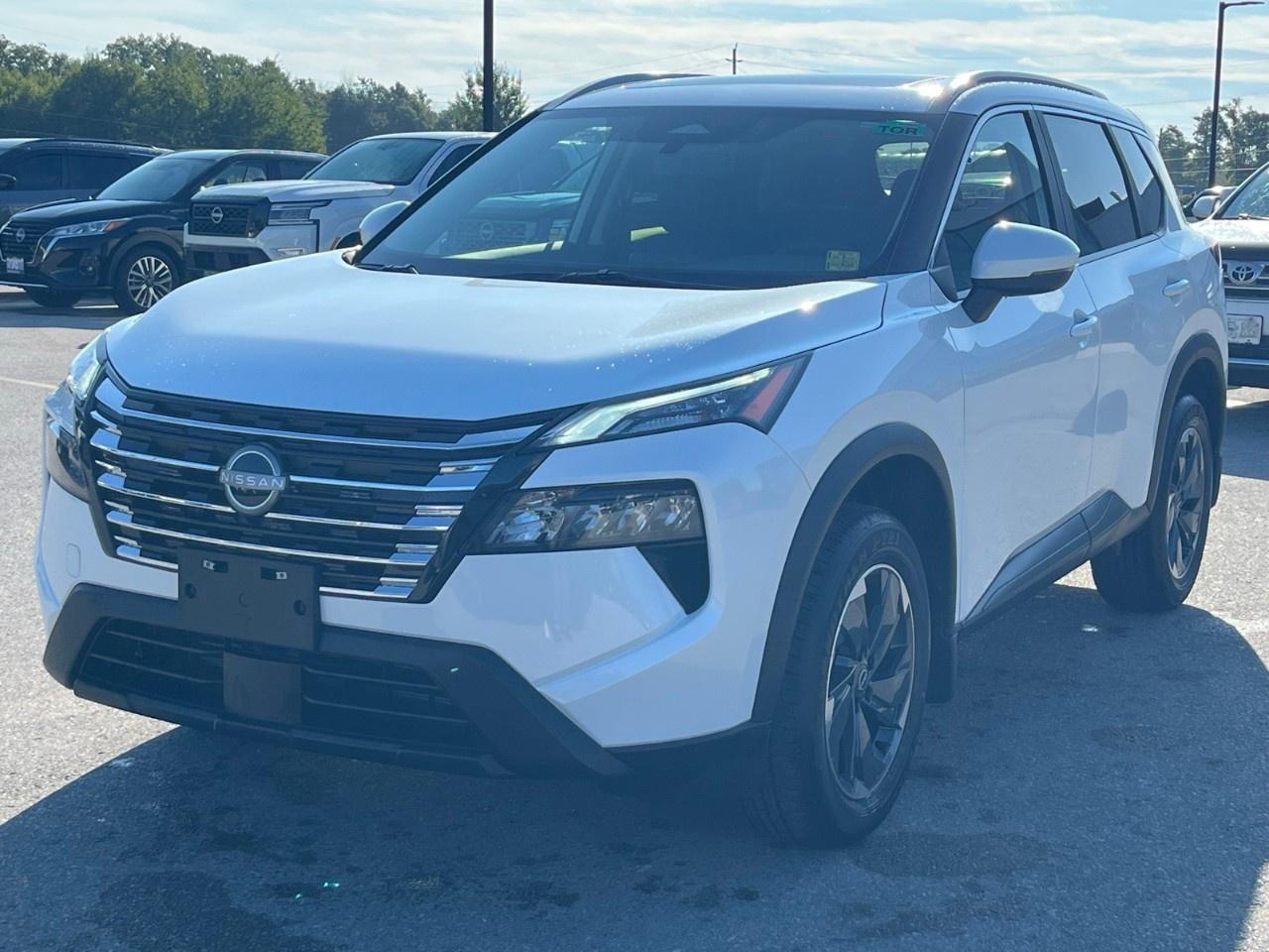 2026 Nissan Rogue AWD SV Moonroof Photo2