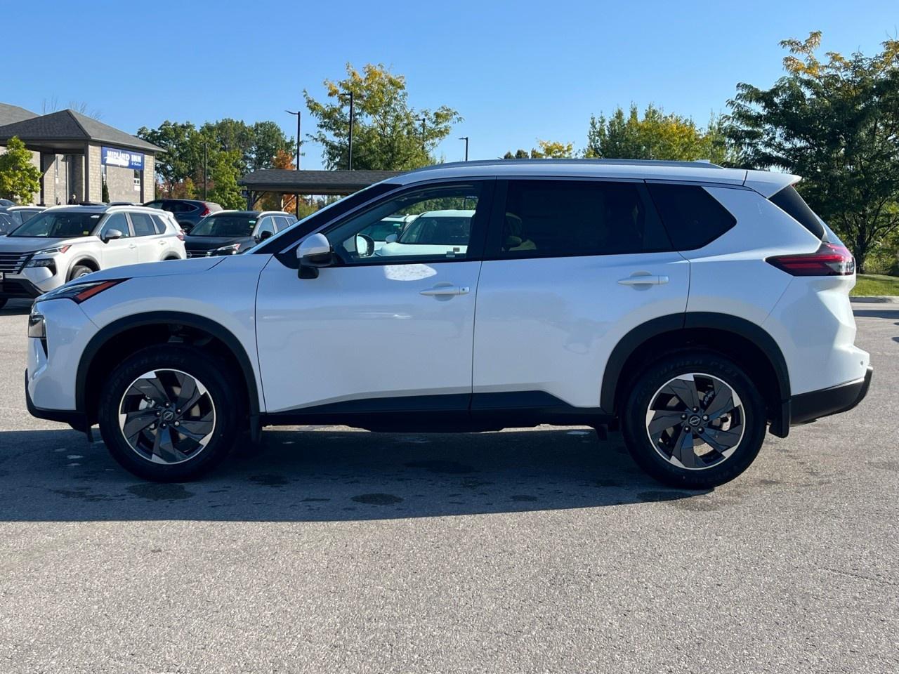 2026 Nissan Rogue AWD SV Moonroof Photo4