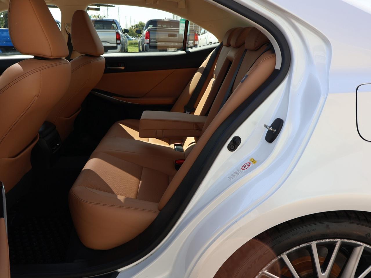 2017 Lexus IS 300 PREMIUM AWD CERTIFIED CAMERA BLUETOOTH LEATHER HEAT/COOL SUNROOF CRUISE ALLOYS - Photo #16