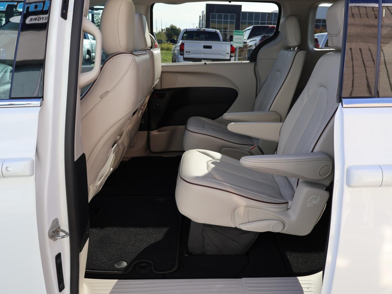 2019 Chrysler Pacifica LIMITED CERTIFIED *CHRYSLER MAINTAIN*7 SEATS* NAVI 360 CAMERA PANO ROOF HEAT/COOL LEATHER P,SENSORS CHROME - Photo #16
