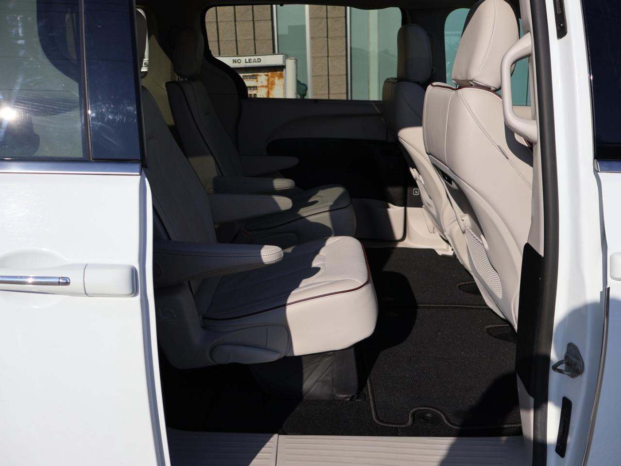 2019 Chrysler Pacifica LIMITED CERTIFIED *CHRYSLER MAINTAIN*7 SEATS* NAVI 360 CAMERA PANO ROOF HEAT/COOL LEATHER P,SENSORS CHROME - Photo #18