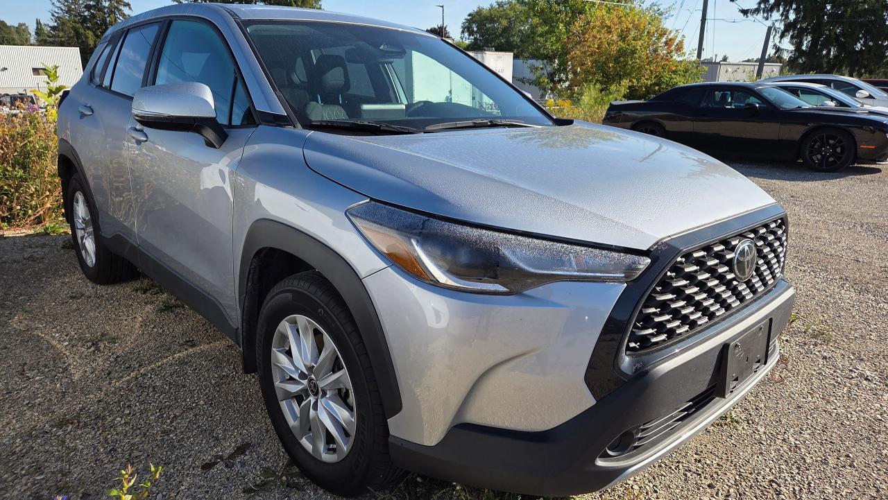 2024 Toyota Corolla Cross LE AWD Photo3