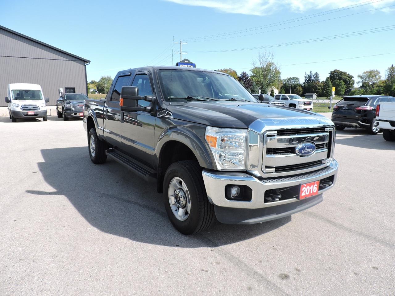 Used 2016 Ford SUPER DUTY F-250 SRW XLT 6.2L 4X4 Well Oiled Navigation 6-Seater for sale in Gorrie, ON