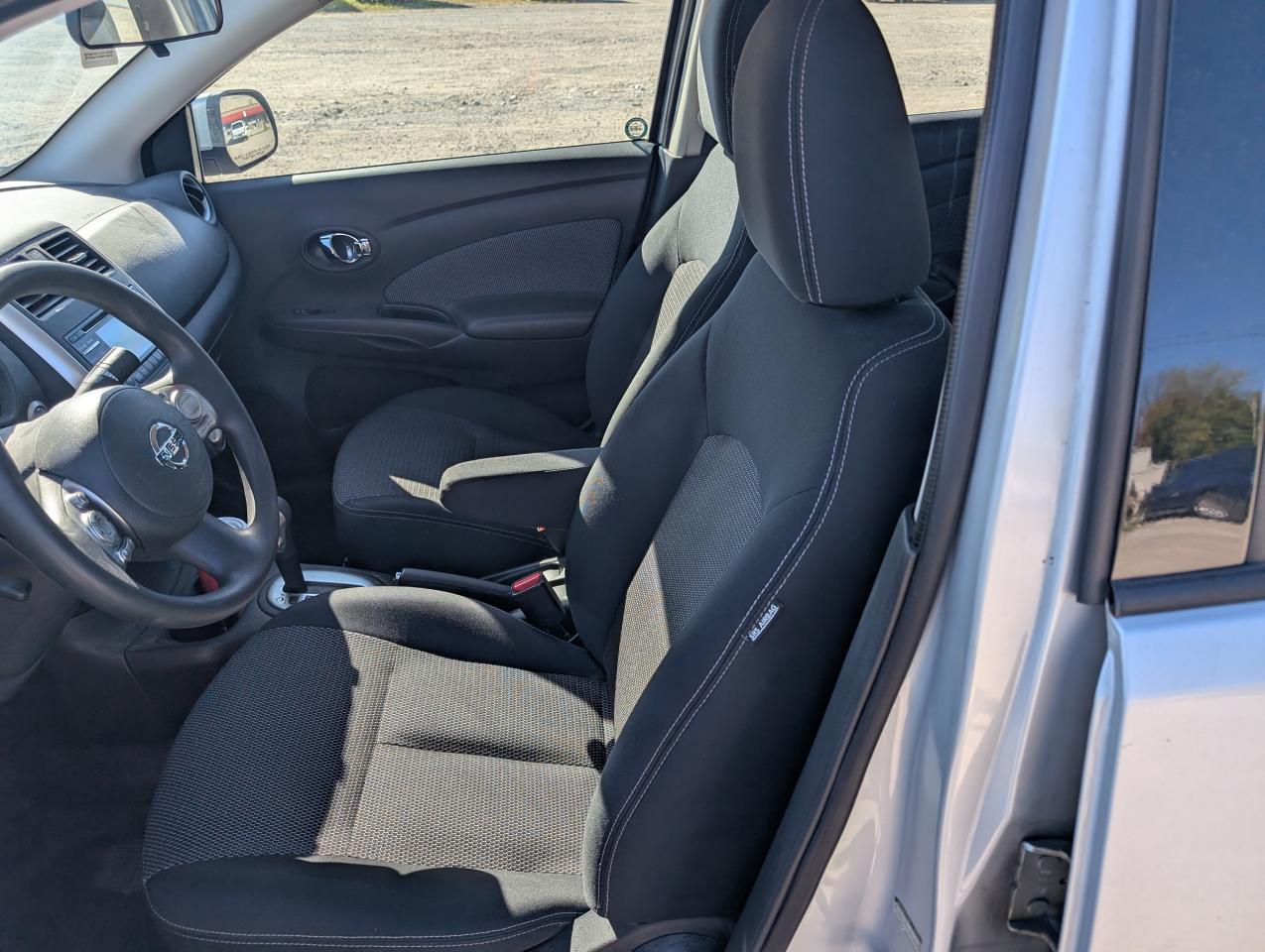 2014 Nissan Versa SL Photo4