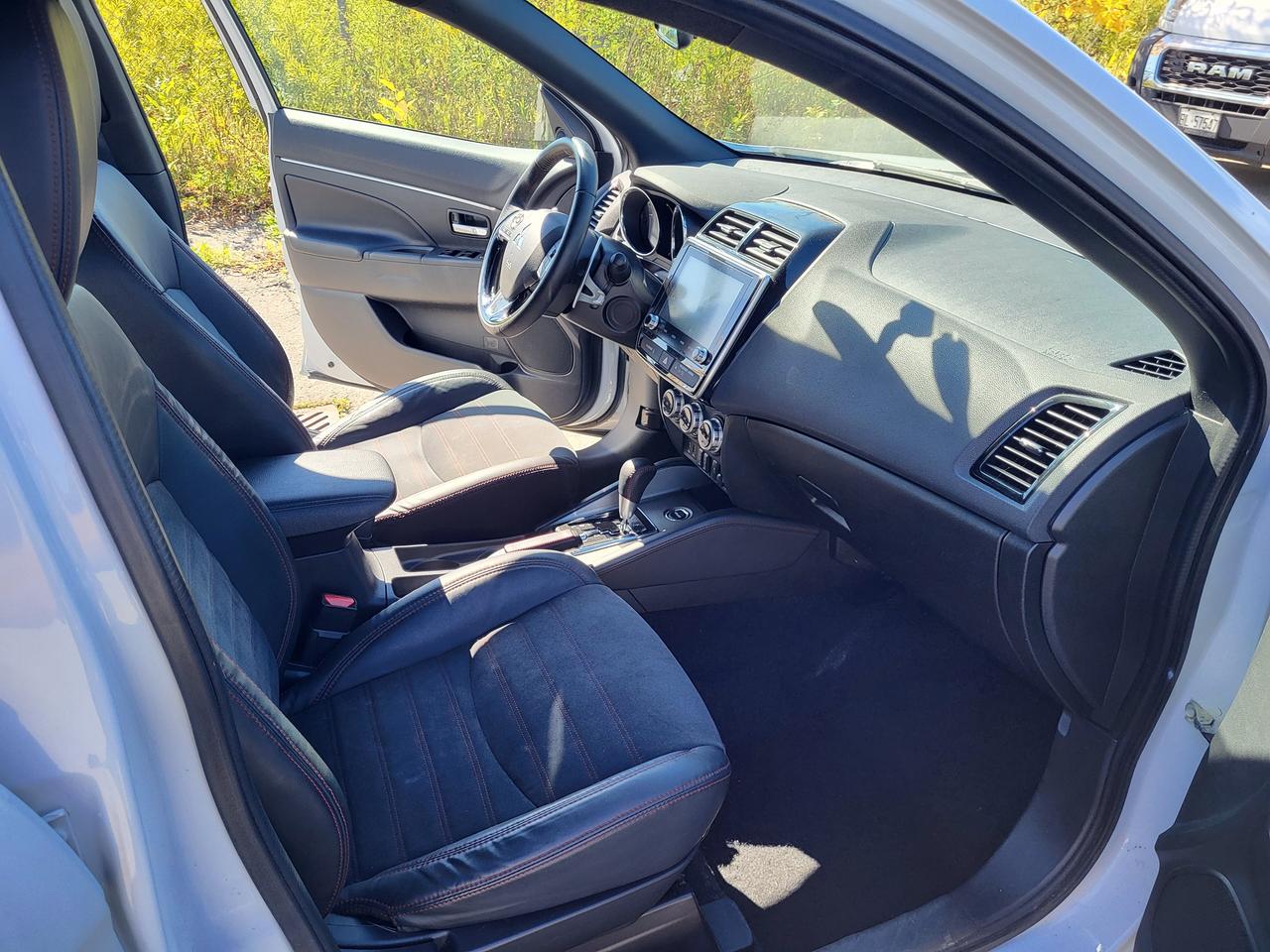 2022 Mitsubishi RVR SE-LTD Photo