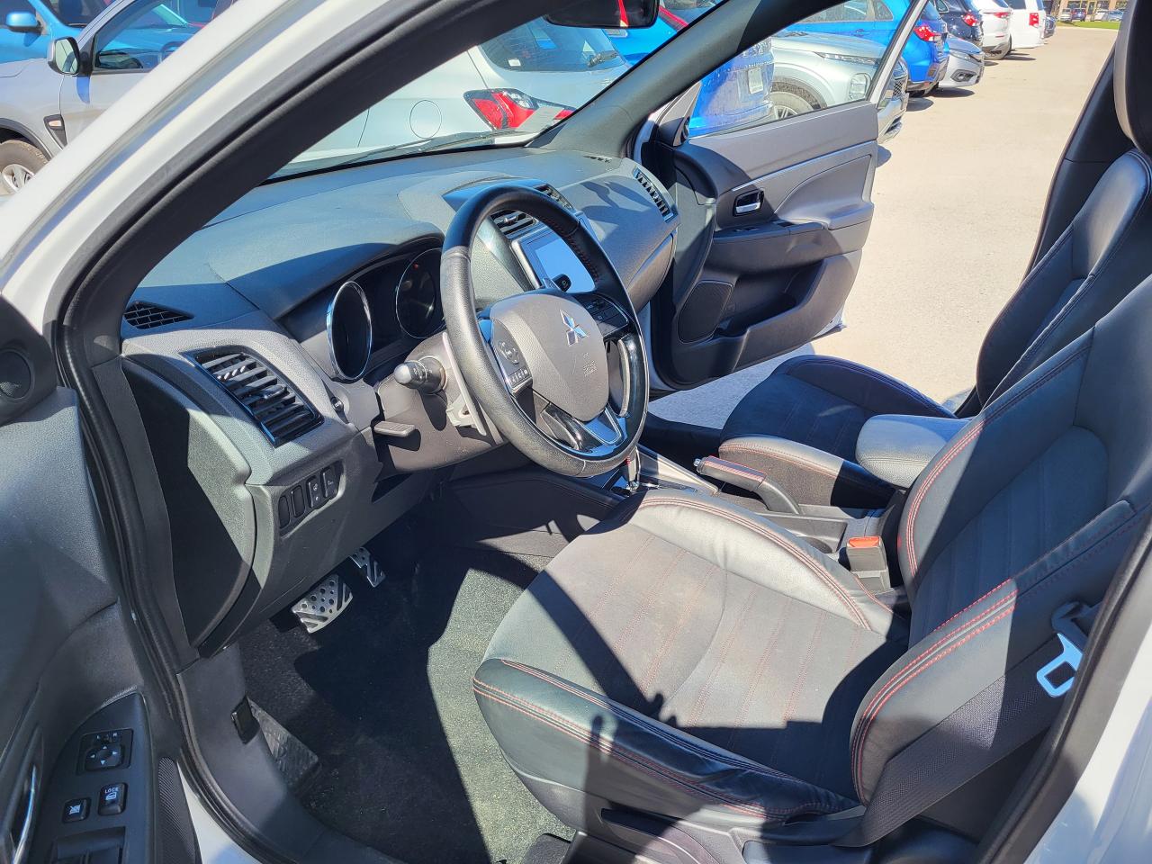 2022 Mitsubishi RVR SE-LTD Photo