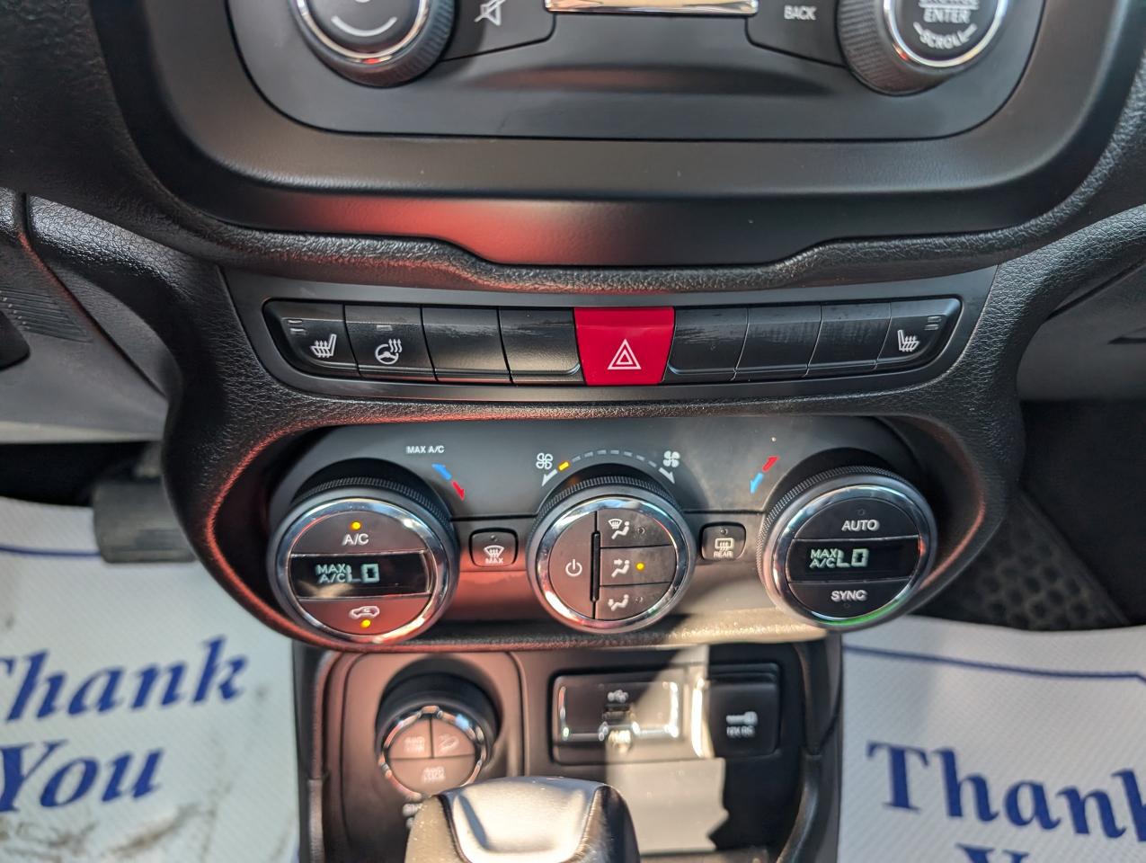 2016 Jeep Renegade Trailhawk | NO ACCIDENTS | ONE OWNER | - Photo #9